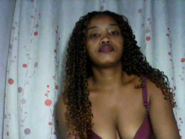 kylie11 live cam on BongaCams
