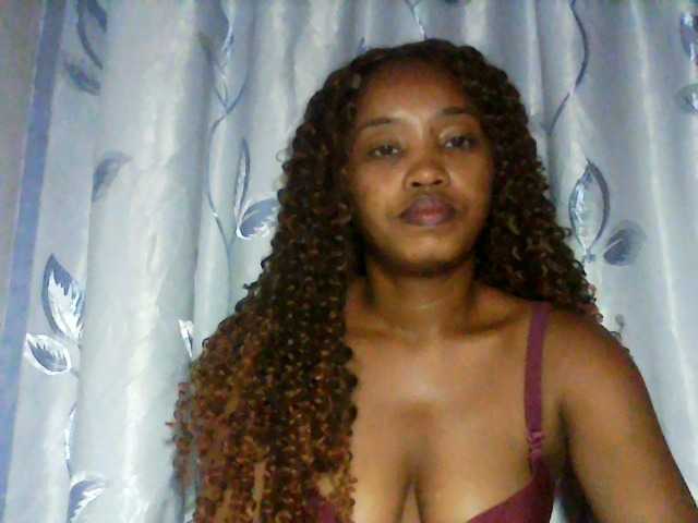 kylie11, live now on BongaCams