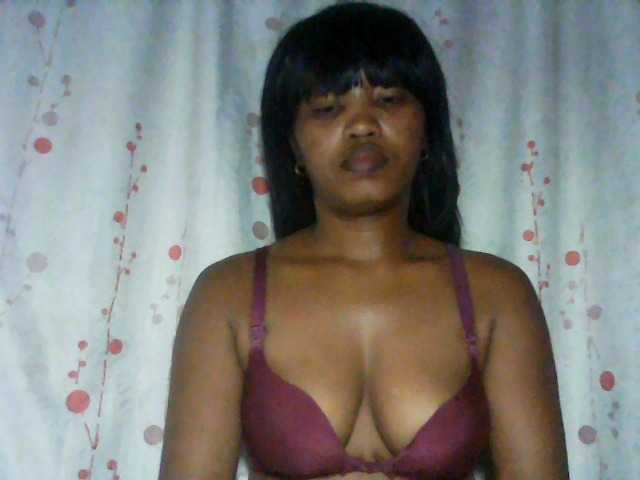 kylie11 live cam on BongaCams
