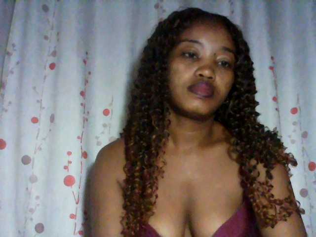 kylie11 live cam on BongaCams