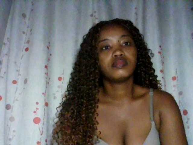 kylie11 live cam on BongaCams