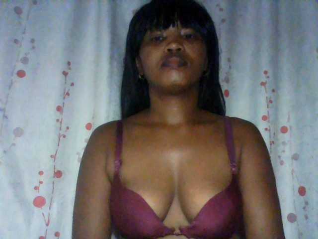 kylie11 live cam on BongaCams