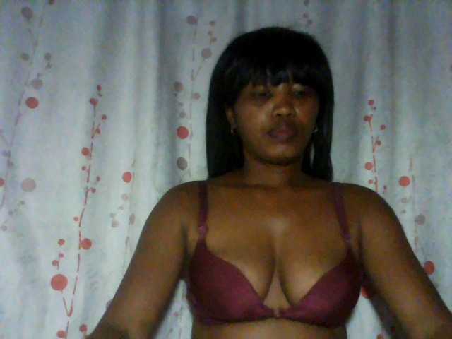 kylie11 live cam on BongaCams