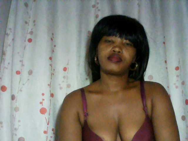 kylie11 live cam on BongaCams