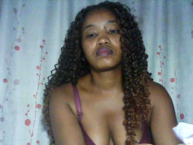 kylie11 live cam on BongaCams