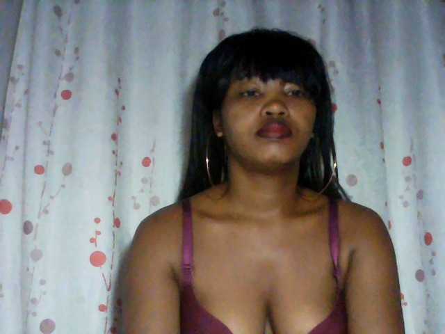 kylie11 live cam on BongaCams
