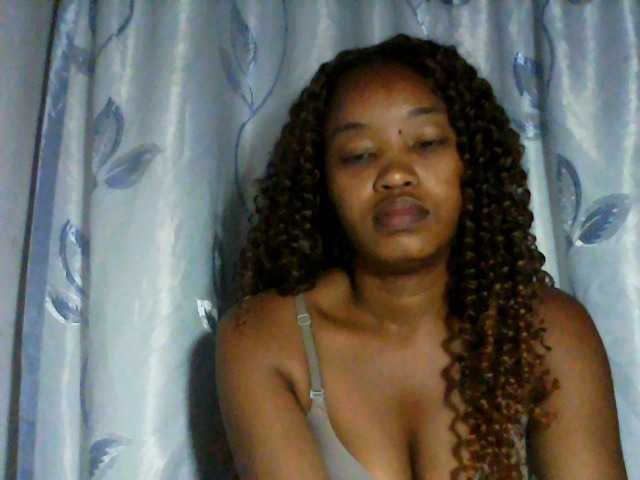 kylie11 live cam on BongaCams