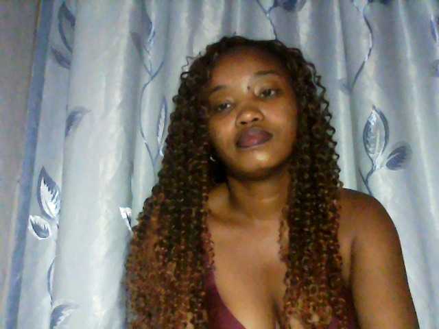 kylie11, en vivo ahora en BongaCams