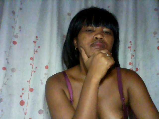 kylie11 live cam on BongaCams