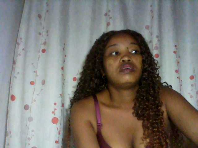 kylie11 live cam on BongaCams