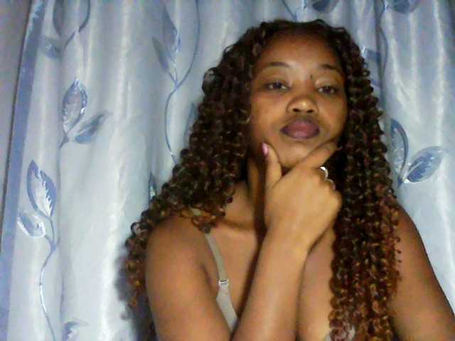 kylie11 live cam on BongaCams