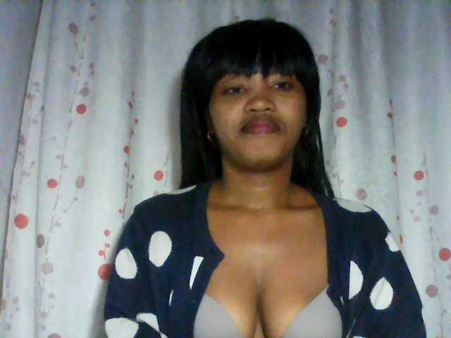 kylie11 live cam on BongaCams