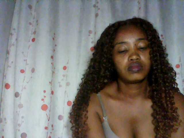 kylie11 live cam on BongaCams