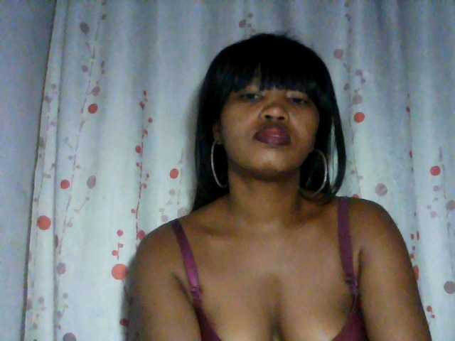 kylie11 live cam on BongaCams