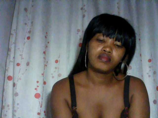 kylie11 live cam on BongaCams