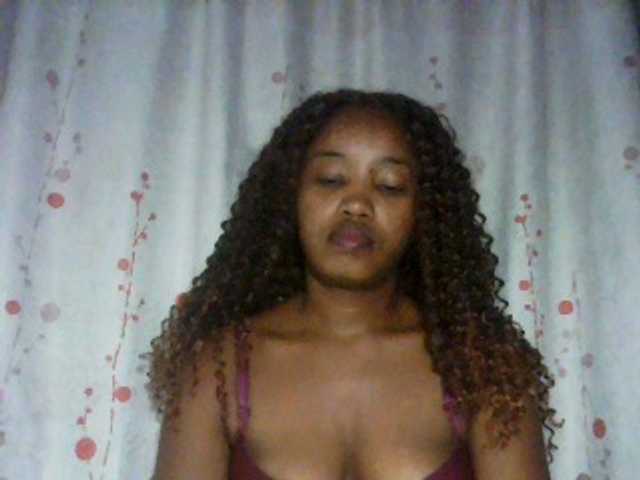 kylie11 live cam on BongaCams