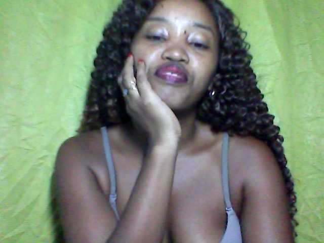 kylie11's BongaCams show and profile