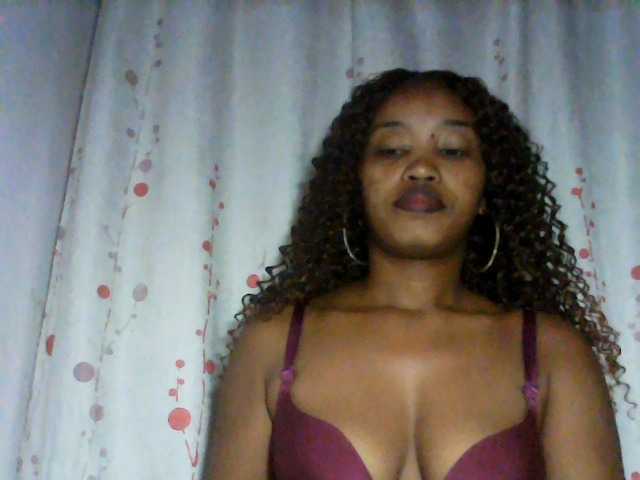 kylie11 live cam on UnifiedCams