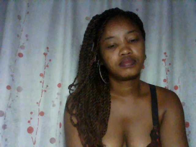 kylie11 live cam on BongaCams