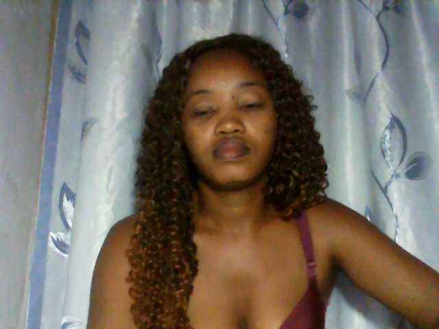 kylie11 live cam on BongaCams