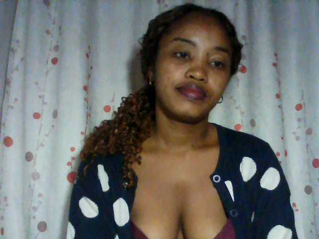kylie11 live cam on UnifiedCams