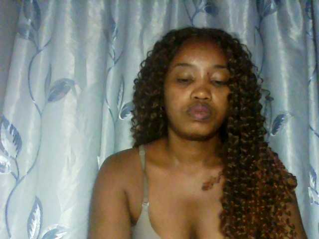kylie11 live cam on BongaCams