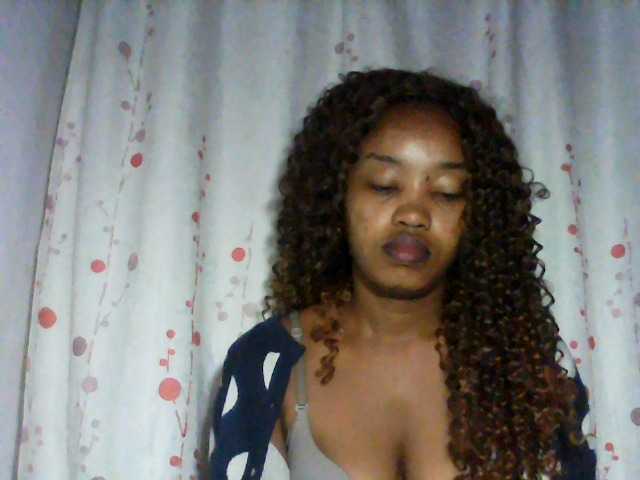 kylie11 live cam on BongaCams