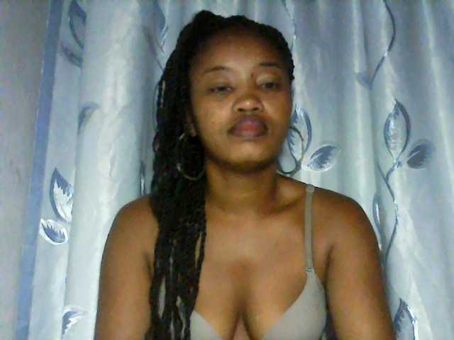 kylie11 live cam on BongaCams