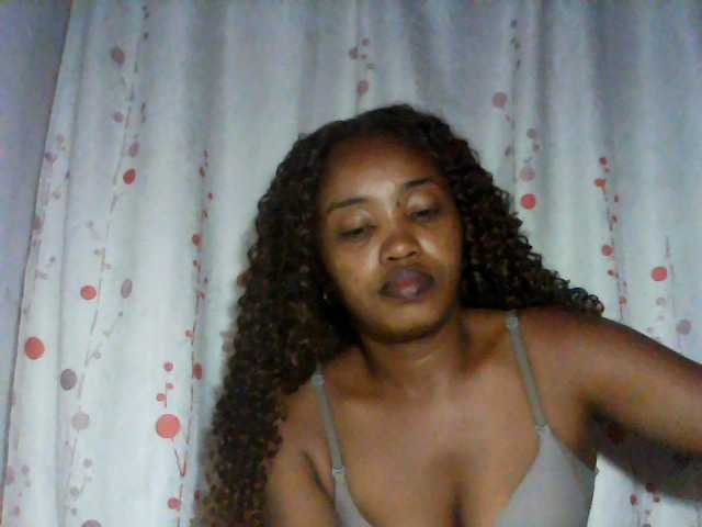 kylie11 live cam on BongaCams