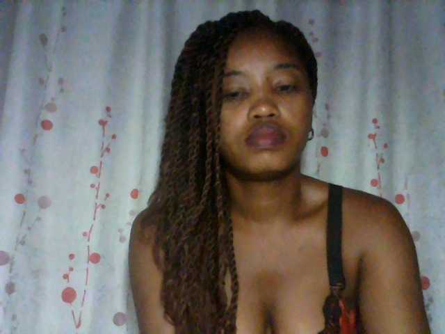 kylie11 live cam on BongaCams