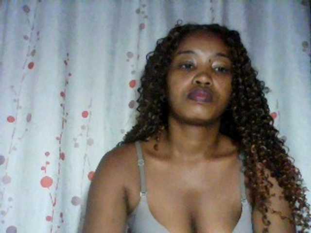 kylie11 live cam on BongaCams