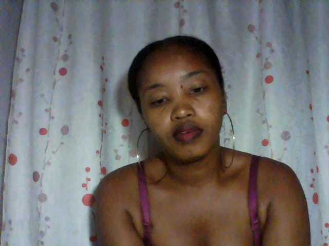 kylie11 live cam on BongaCams