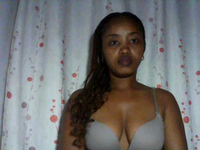 kylie11 live cam on BongaCams