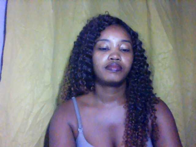 kylie11's BongaCams show and profile