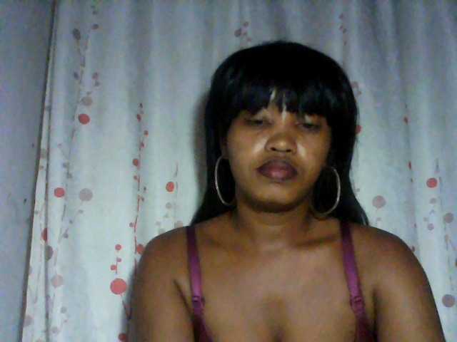 kylie11 live cam on BongaCams