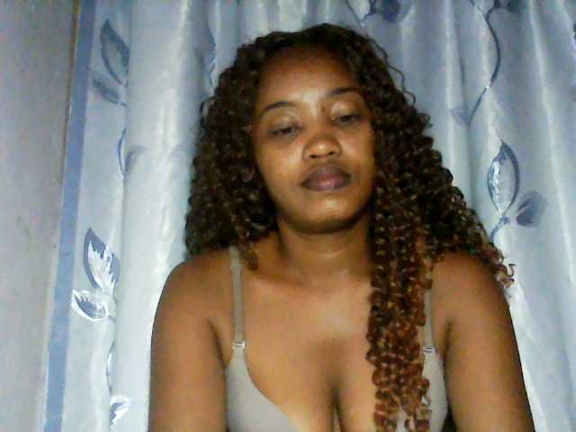 kylie11 live cam on BongaCams