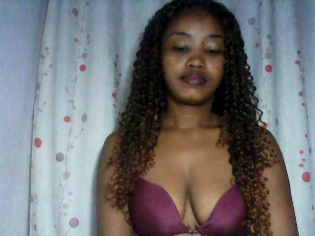 kylie11 live cam on UnifiedCams