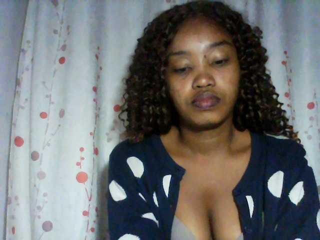 kylie11 live cam on BongaCams