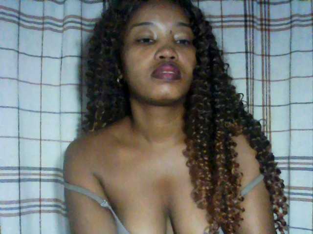 kylie11's BongaCams show and profile