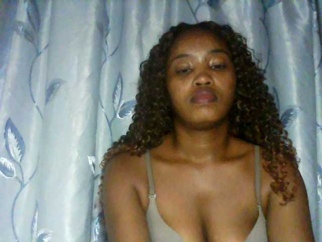 kylie11 live cam on BongaCams