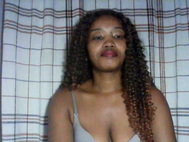 kylie11's BongaCams show and profile