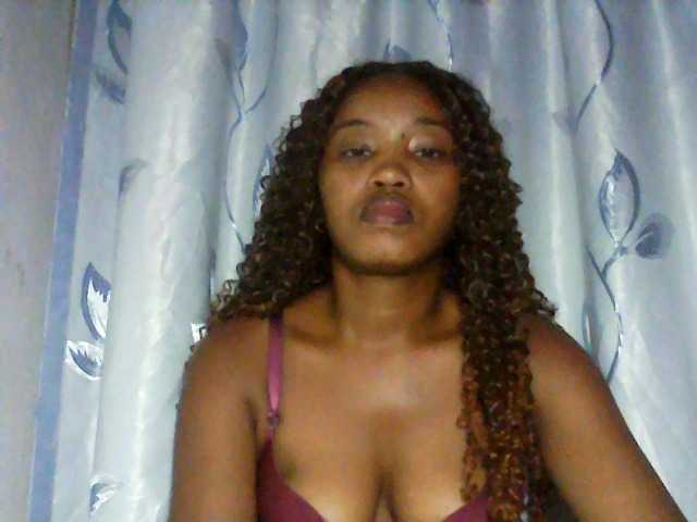kylie11 webcam bongacams model stream image