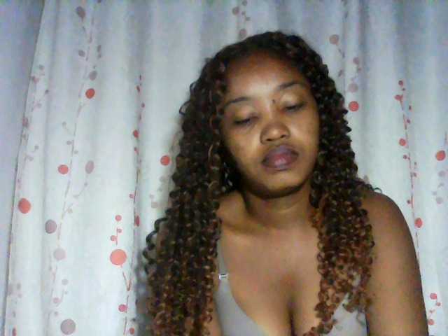 kylie11 live cam on BongaCams