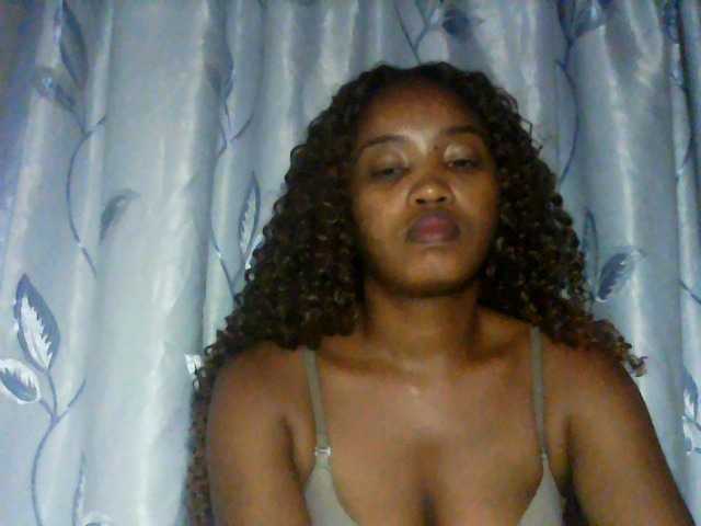 kylie11 live cam on BongaCams