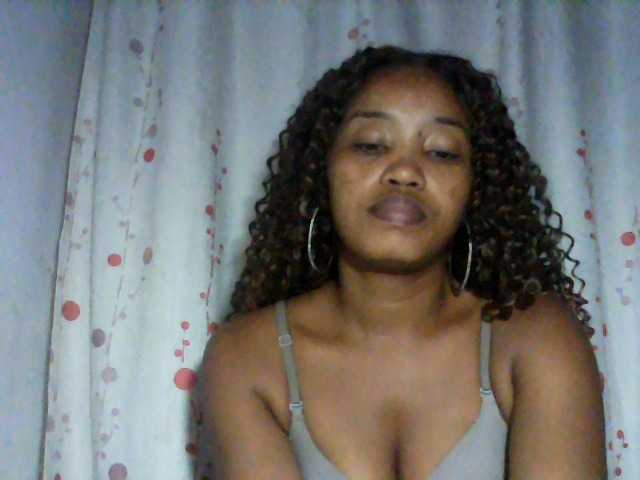 kylie11 live cam on UnifiedCams