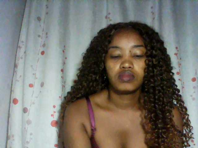 kylie11 live cam on BongaCams