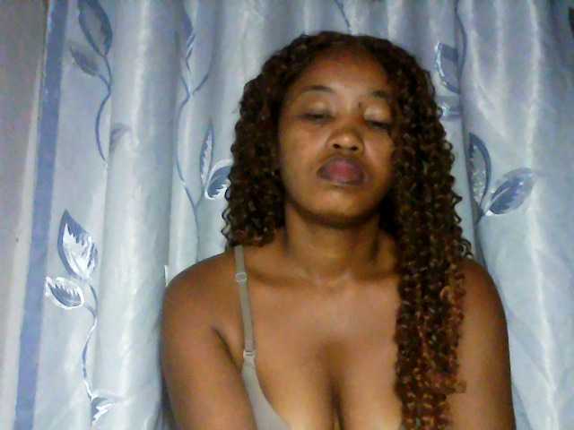 kylie11 live cam on BongaCams