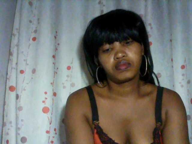 kylie11 live cam on BongaCams