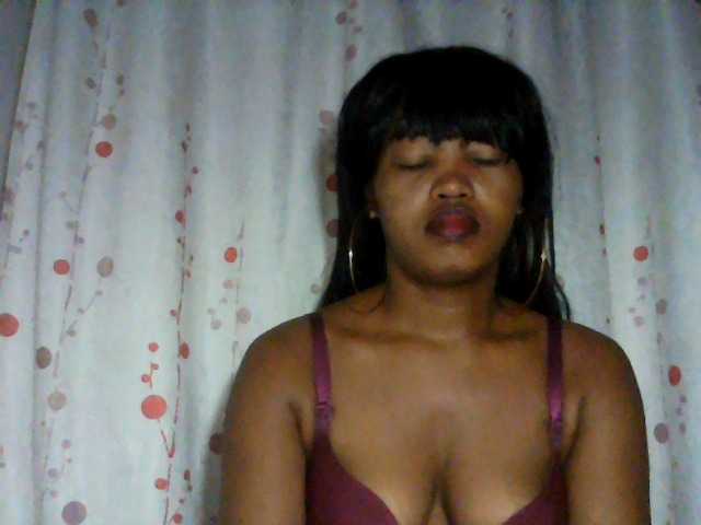 kylie11 live cam on BongaCams