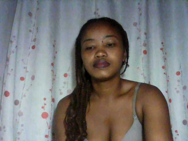 kylie11 live cam on BongaCams